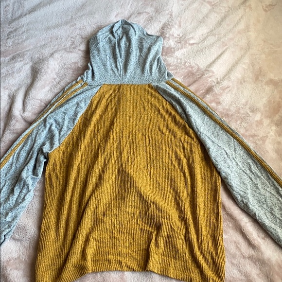 sweater - Picture 2 of 2